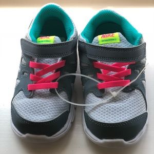 Brand new Nike girls shoes sz 8c
